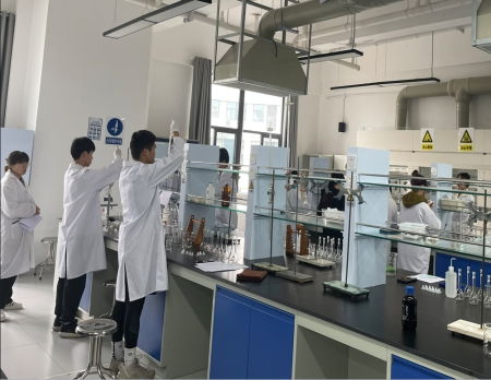 四川化工職業(yè)技術(shù)學(xué)院 化工技術(shù)專業(yè)的培養(yǎng)高地與實踐搖籃